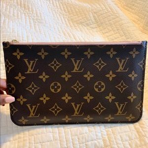 Louis Vuitton pouchette in Rose Ballerine.